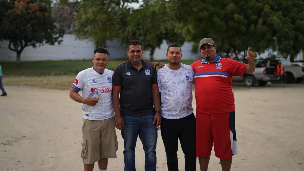 Los amigos también llenaron de ambiente la previa del duelo entre Olimpia y Motagua.