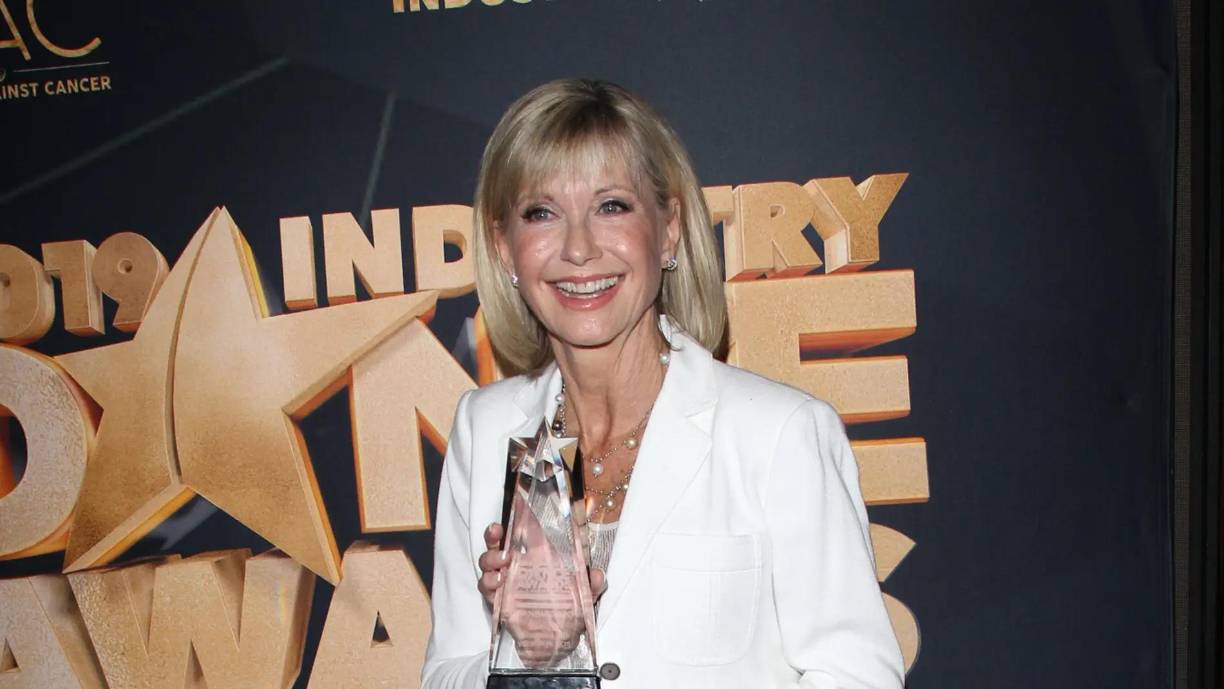 Olivia Newton-John - El caso de la legendaria protagonista de ‘Grease’ es de los más dolorosos. Le diagnosticaron cáncer de mama en 1992, pero no fue hasta dos décadas después cuando le descubrieron un nuevo tumor en el hombro. La situación empeoró y en 2018 le aseguraron que se había reproducido en la espalda. Lastimosamente, la cantante y actriz falleció por cáncer de mama en el 2022.