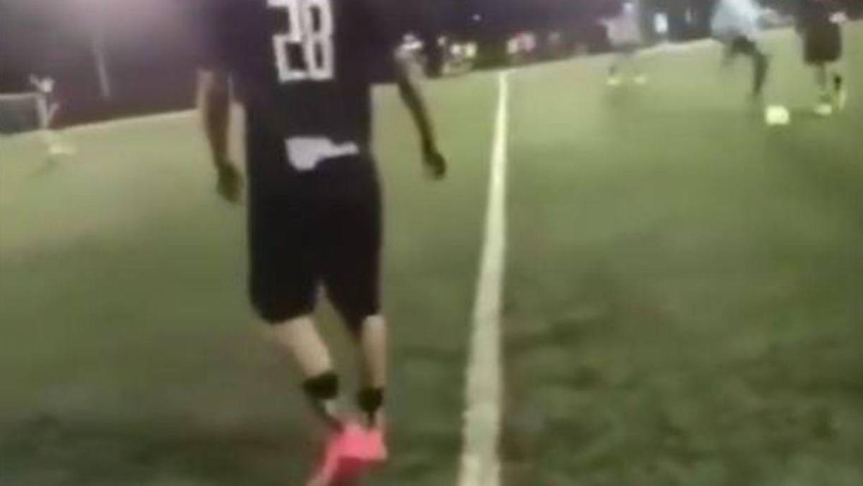 Un partido de fútbol amistoso en un complejo deportivo de <b>Montevideo</b> terminó de forma violenta cuando se desató un tiroteo.