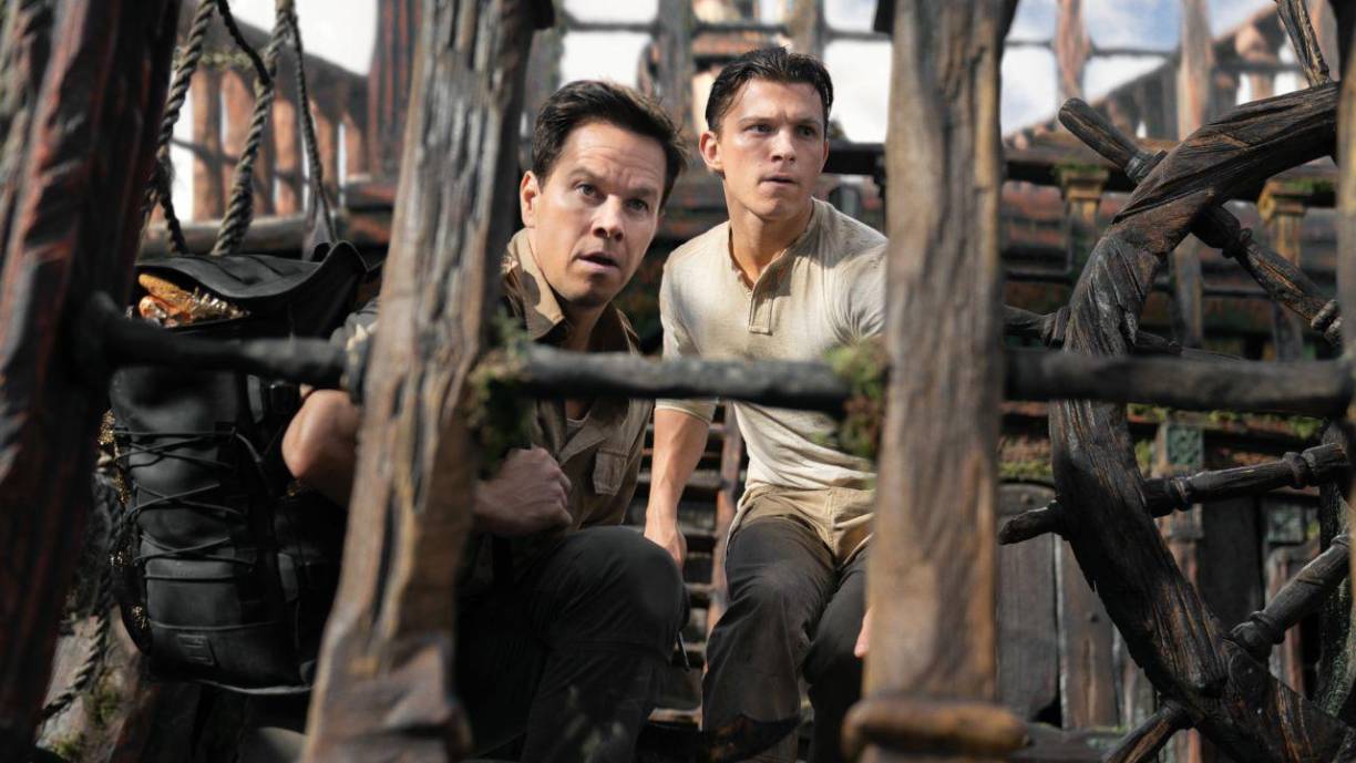<b>“Uncharted”: Tom Holland salda la deuda del cine con el videojuego</b>Estrenada en febrero de 2022, la primera adaptación de la saga a los cines fue una de las más esperadas que se recuerdan, cosechando un estreno que se situó entre los mejores de la historia de las películas inspiradas en videojuegos: la presencia de Tom Holland como el cazador de tesoros Nathan Drake en un elenco que también incluye a Mark Wahlberg y Antonio Banderas despertó el interés de una audiencia que augura la llegada de una secuela.