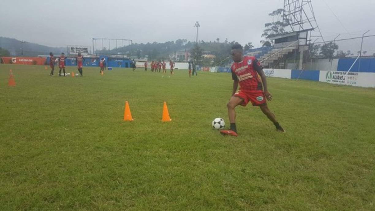 Kervin Johnson: El delantero regresa al Deportes Savio del Ascenso. En primera estuvo con Real España e inclusive llegó a la Selección de Honduras.