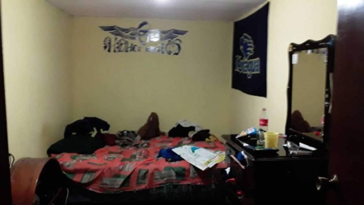 Además, en la vivienda propiedad de alias 'Copito', otro barrista, no se encontró el objetivo principal pero preliminarmemte se reporta que se logró individualizar al sospechoso y se encontraron los zapatos que se visualizan en el video viral, con supuetas muestras de sangre.