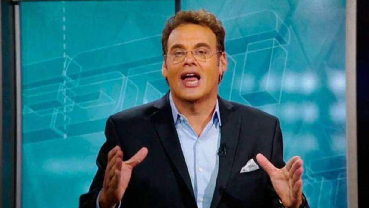 Según información del Francotirador de Récord, el polémico periodista David Faitelson analiza su marcha de ESPN ya que ha recibido una tentadora oferta para irse a otra cadena televisora. 