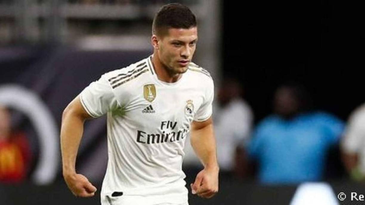 Según la revista francesa France Football, Luca Jovic estaría muy cerca de convertirse en nuevo jugador del Mónaco en las próximas horas. Niko Kovac, actual entrenador del equipo del Principado, habría convencido al jugador serbio del Real Madrid para firmar por el conjunto monegasco.<br/> <br/>Jovic no ha gozado de las oportunidades que venía pidiendo en el conjunto blanco y se ha visto obligado a buscar una salida para disfrutar de más minutos en un equipo como el Mónaco.