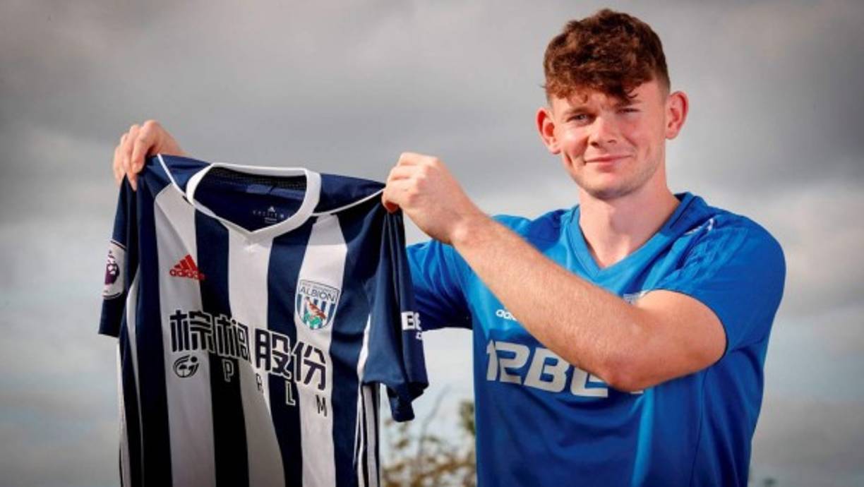 El West Bromwich ha hecho oficial el fichaje de Oliver Burke, delantero de 20 años que llega procedente del Red Bull Leipzig. Medios británicos cifran el traspaso en unos 15 millones de euros.
