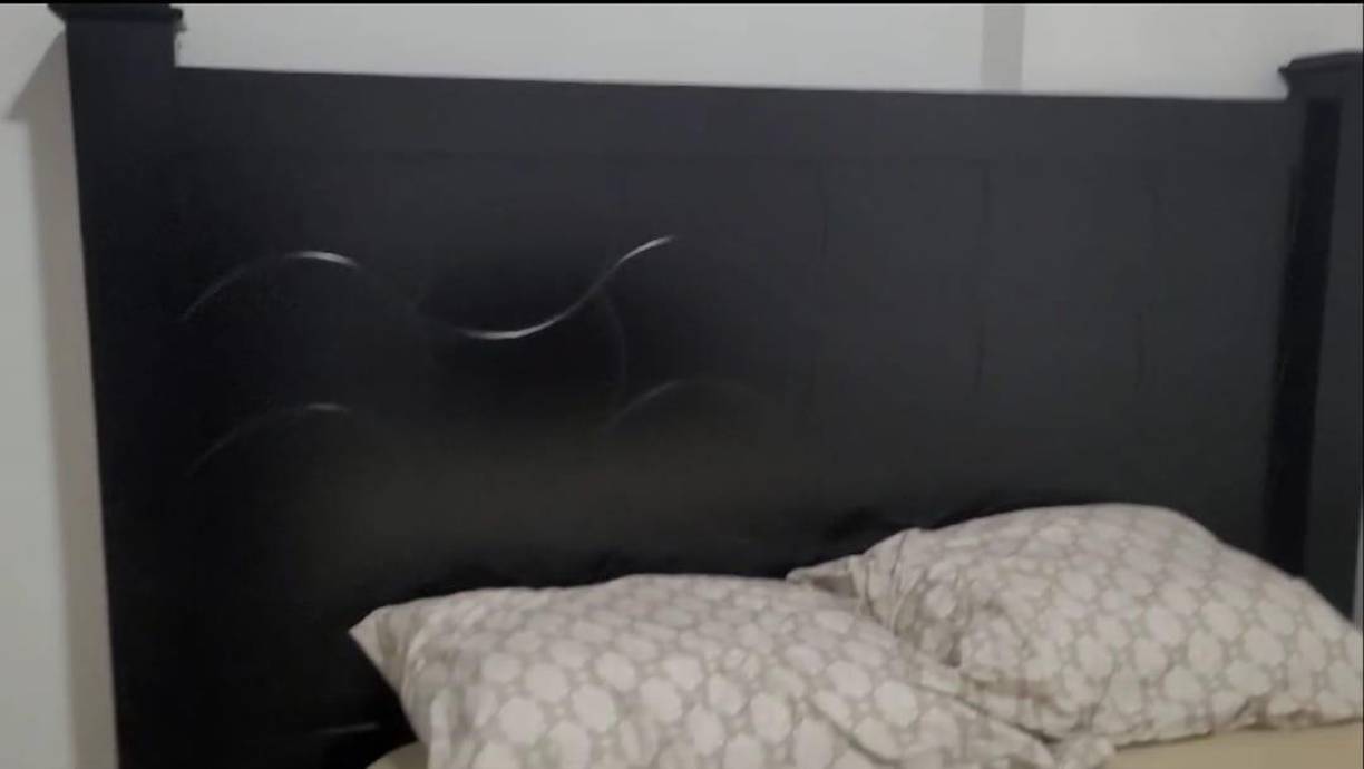 Cabe detallar que, LA PRENSA conoció a través de informantes que al apagarse las luces de la institución el cuarto se convertía en un espacio de esparcimiento con sexo y alcohol, en el que no se descarta la presencia de menores infractores.