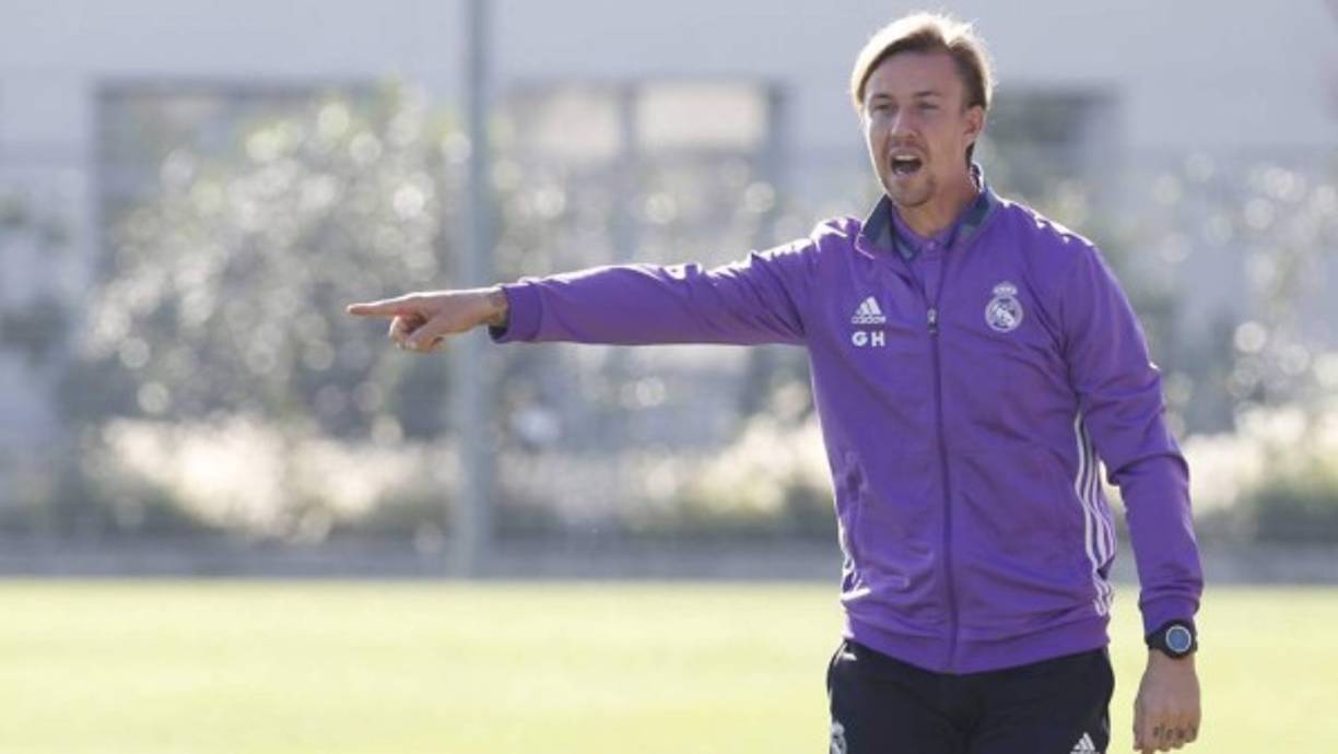 Guti fue destituido por la Unión Deportiva Almería y su nombre suena para llegar al Real Madrid.