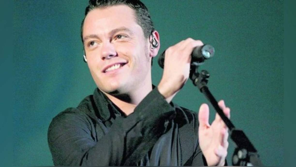 El cantante Italiano Tiziano Ferro está de regreso, esta vez con una nueva canción y nueva imagen. <br/><br/>Su nueva melodía se titula 'Buena (Mala) Suerte' y desde ya muchos están a la expectativa de saber cuál será su suerte con el disco del que forma parte.<br/><br/>