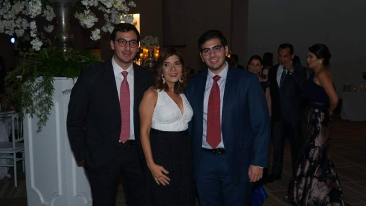 Salvador, Sandra y Rodrigo Panayotti.
