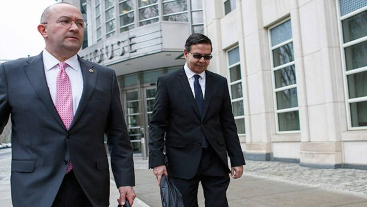 7. En 1990 ganó a su contrincante Liberal, Carlos Flores Facussé, quien nueve años después asumió la presidencia.