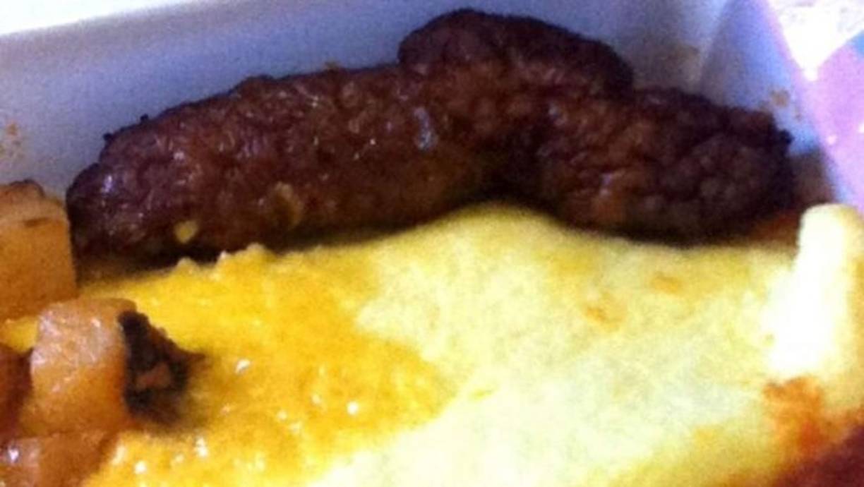 Por las redes de Twitter e Instagram los pasajeros muestran fotografías de los platillos que les sirven en los aviones.<br/><br/>