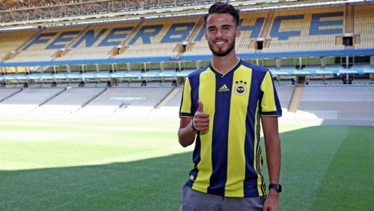 Diego Reyes es nuevo jugador del Fenerbahce de Turquía. El defensa mexicano, ex del Espanyol, llega libre tras finalizar su contrato con el Porto.