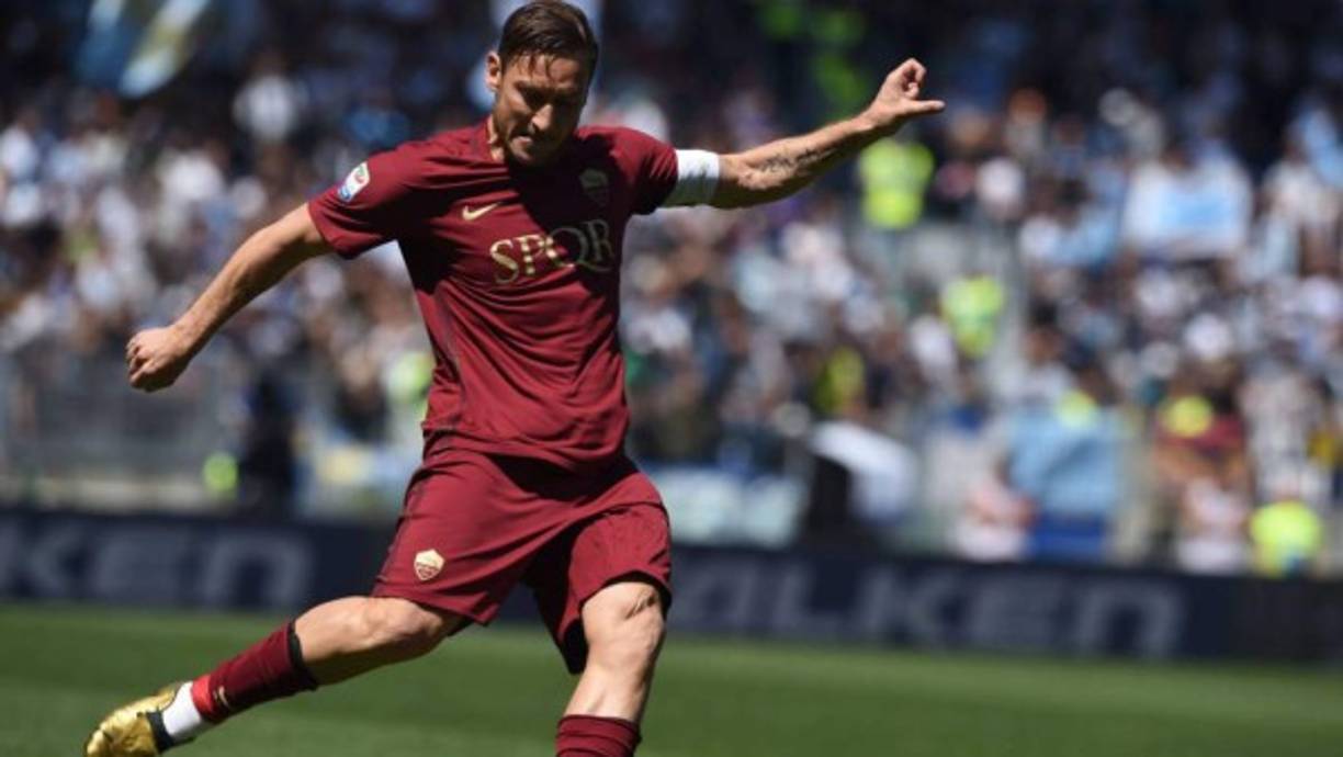 Gacias a la ayuda del entrenador Carlo Cancellieri lograron convencer a Totti para que le grabara un video a la joven que sufrió el accidente hace unos meses atrás..