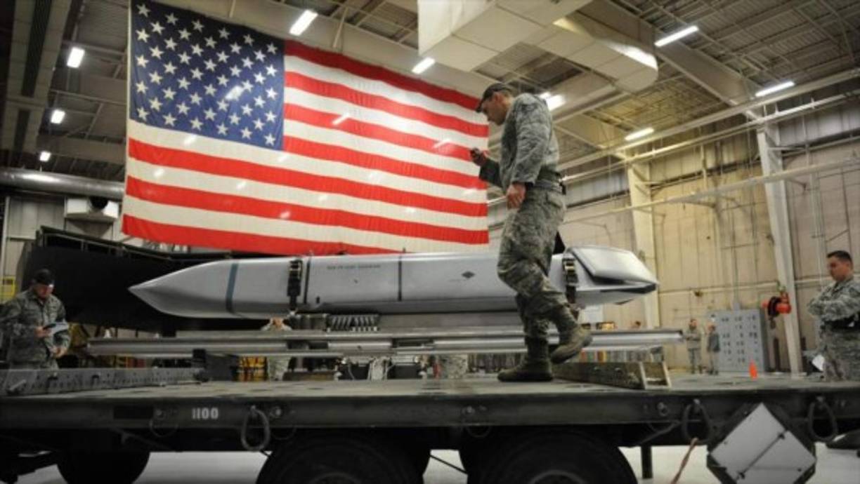 USA fue el primer país que desarrolló armas nucleares y es el único que las ha usado en tiempo de guerra en los bombardeos atómicos.