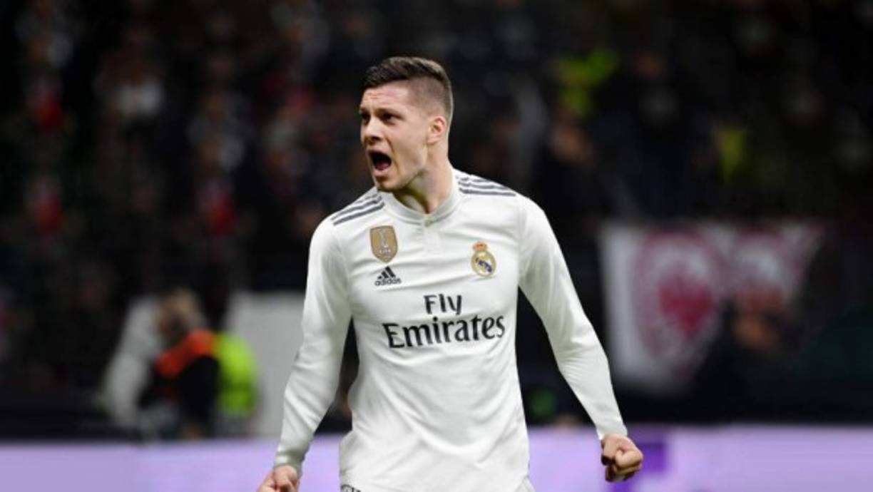 El Napoli habría contactado con el Real Madrid para preguntar por Luka Jovic, quien no tuvo espacio esta temporada en la entidad blanca, según el Corriere dello Sport. El equipo italiano se ha interesado por el delantero serbio ante las dificultades que presenta el proceso de renovación del atacante polaco Arkadiusz Milik.