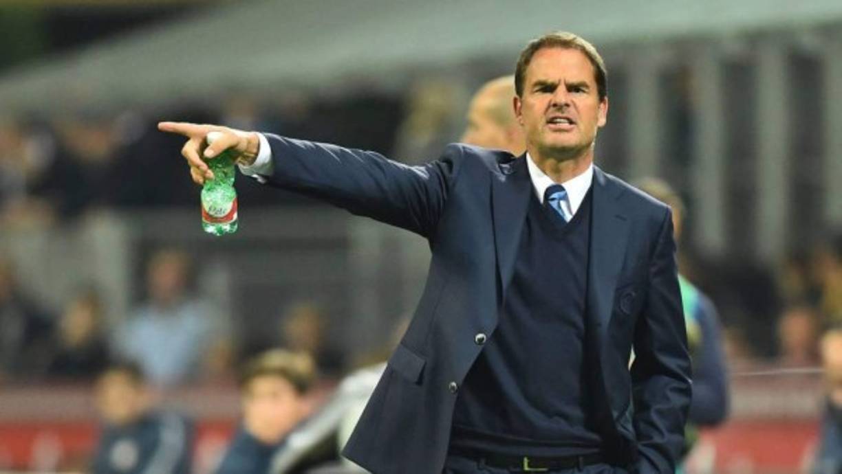El holandés Frank de Boer aparece en la prensa española como uno de los posibles candidatos a dirigir al Barcelona, pero hace unos días su agente reveló que su representado no estaba entre los candidatos a entrenar al Barça porque Ronald Koeman lideraba esa lista.