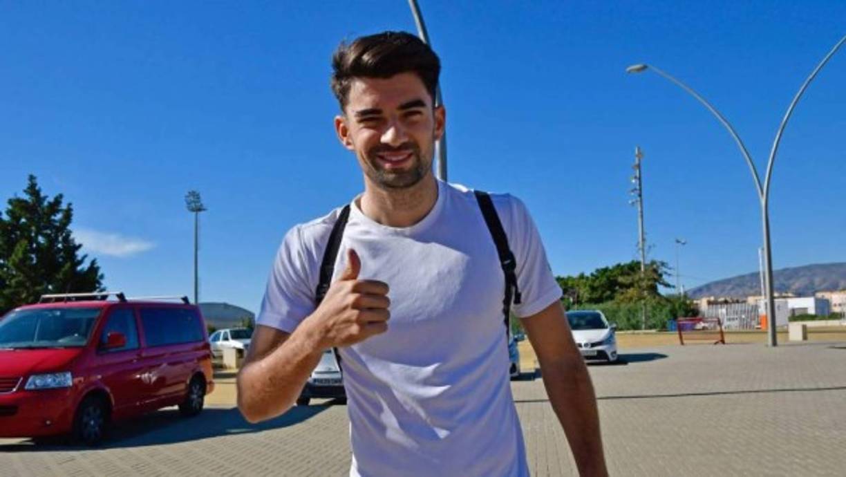 Enzo Zidane (25 años) - El centrocampista francés, hijo del técnico del Real Madrid, es agente libre tras haber sido rescindido por el UD Almería de la Segunda División de España.​