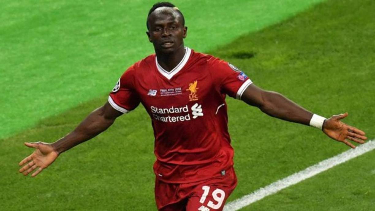 Sadio Mane insiste en que está contento en Anfield ante los rumores de un interés del Real Madrid. 'Es parte del fútbol, así que tenemos que lidiar con eso, pero para mí lo más importante es el Liverpool y estoy feliz aquí', dijo sobre la especulación. 'Siempre es un placer que este tipo de equipos te quieran, pero no hay que olvidarse del Liverpool. Derrotamos a grandes equipos'.