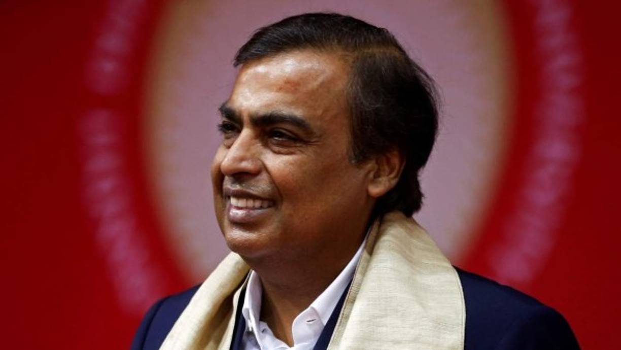 1. Mukesh Ambani: $50 billones de dólares - Hizo su fortuna con el petróleo y el gas, y es un gran fanático del cricket, es el hombre más rico de la India, y dueño del equipo de cricket Indian Indian League de Mumbai.