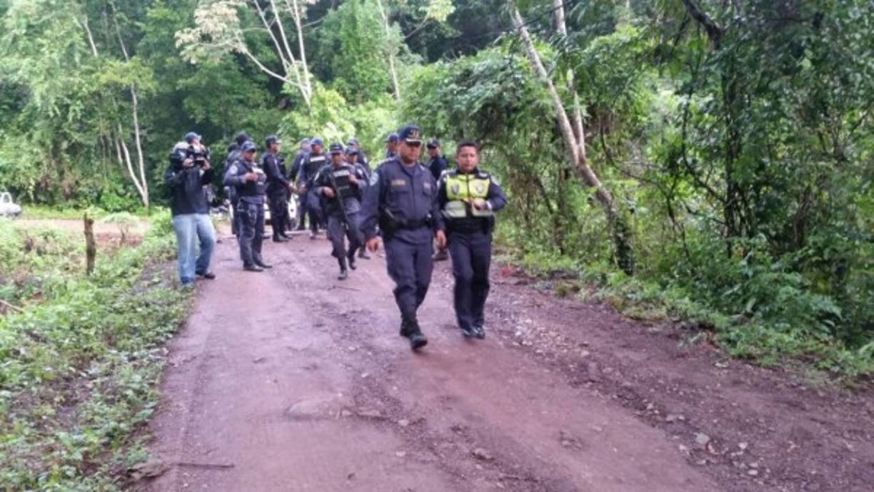 El ministro de Seguridad de Honduras anunció esta mañana del miércoles que las jóvenes estarían enterradas debajo de un árbol un lugar llamado la Peña del Gigante, un lindero entre los municipios de Arada y San Vicente Centenario en el suroeste de Santa Bárbara.