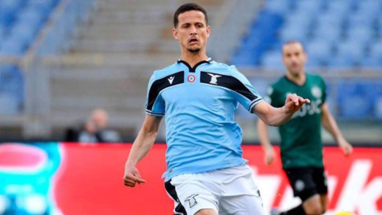 Luiz Felipe: Lazio quiere blindar al central brasileño con una nueva renovación. El zaguero de 23 años de edad tiene contrato con el club italiano hasta el 2022.