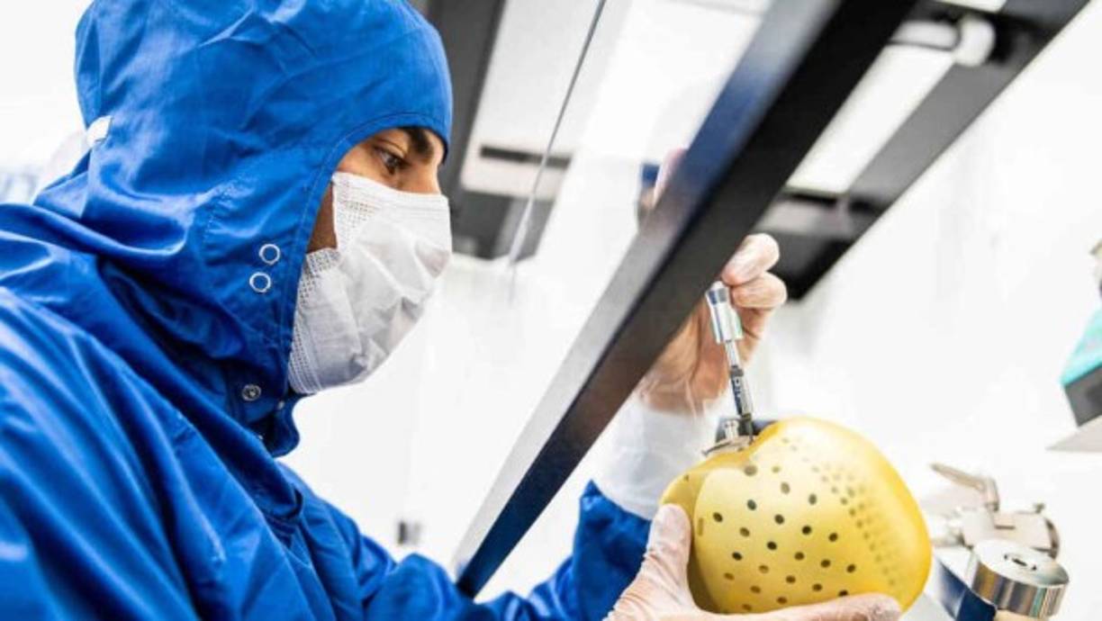 El THA de Carmat actúa esencialmente como una bomba mecánica para regular el flujo sanguíneo.