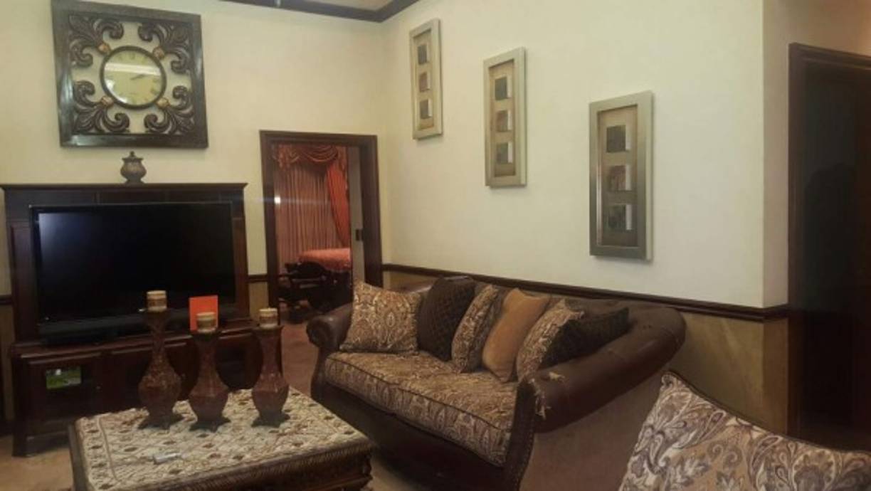 El interior de una de las casas aseguradas en la 'Operación Avalancha II' en San Pedro Sula a miembros de la Mara Salvatrucha (MS).