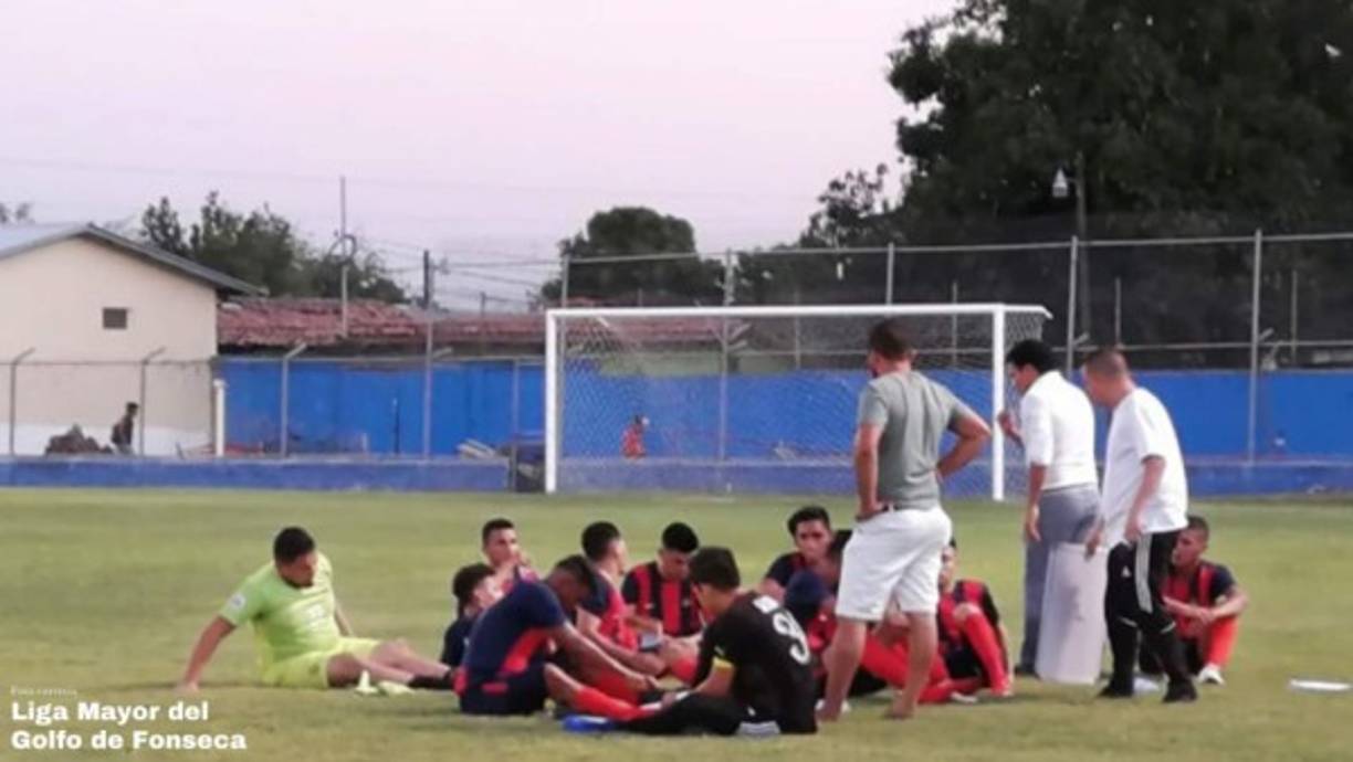 Además, Julio César de León ya fue nombrado como entrenador del club San Lorenzo Jr de la tercera división del fútbol de Honduras.