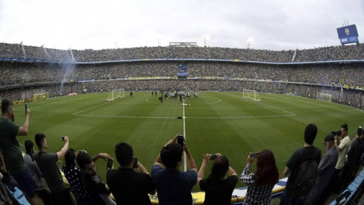 Más de 50 mil aficionados de Boca Juniors colmaron este jueves por la tarde el estadio La Bombonera para respaldar a su equipo en la antesala de la definición de la Copa Libertadores ante River Plate. Foto AFP