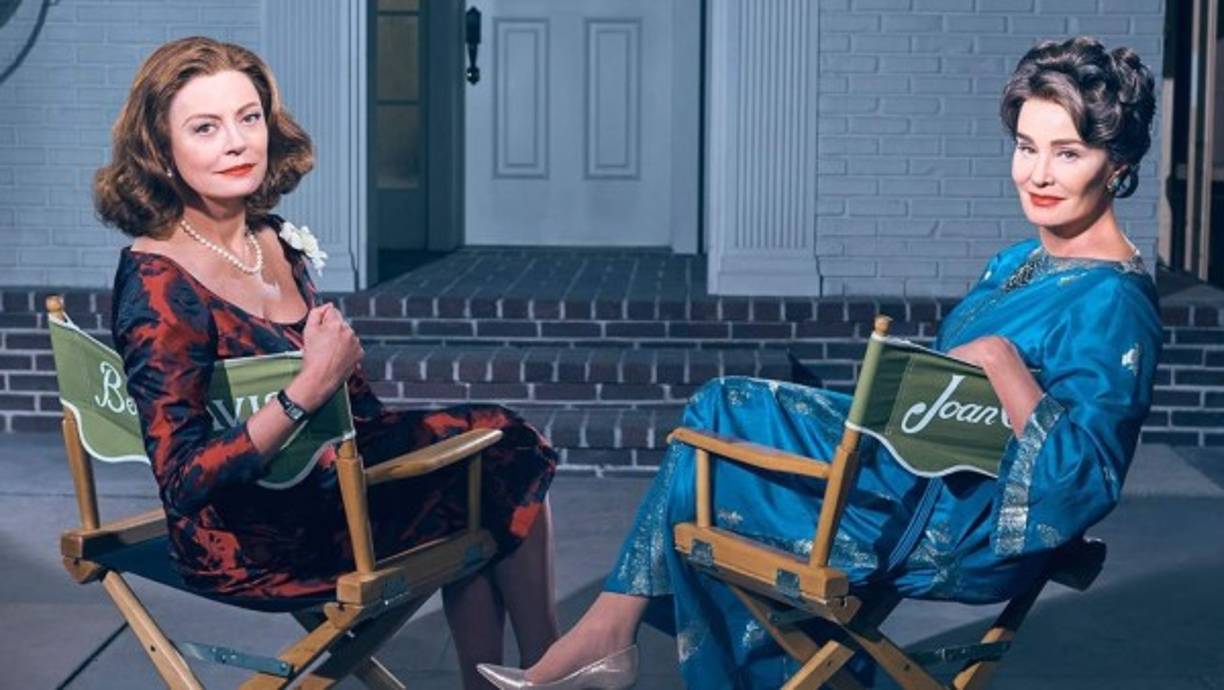 'Feud: Bette and Joan'; El enfrentamiento entre dos de las actrices de Hollywood más famosas, Joan Crawford y Bette Davis ha tenido en 'Feud' dos grandes interpretaciones con Jessica Lange y Susan Sarandon. La miniserie creada por Ryan Murphy opta a cuatro premios en los Globos de Oro, incluidas las dos actrices en la misma categoría (Mejor actriz en miniserie) y Mejor Miniserie. La cuarta candidatura es para Alfres Molina como Mejor actor de reparto en miniserie.