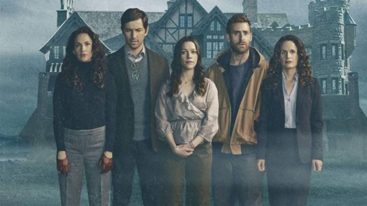 'The haunting of bly manor', 9 de octubre en Netflix.<br/>Tras una primera entrega situada en Hill House, la serie de Mike Flanagan se traslada a Bly Manor para volver a sumergirse en una mansión encantada, en este caso, tomando como referencia la novela 'Otra vuelta de tuerca' y las icónicas y terroríficas historias de Henry James.<br/>Ambientada en la Inglaterra de los años 80, que centrará su atención en una niñera (Victoria Pedretti) que llega a Bly Manor para hacerse cargo de dos huérfanos cuya última niñera murió en extrañas circunstancias.
