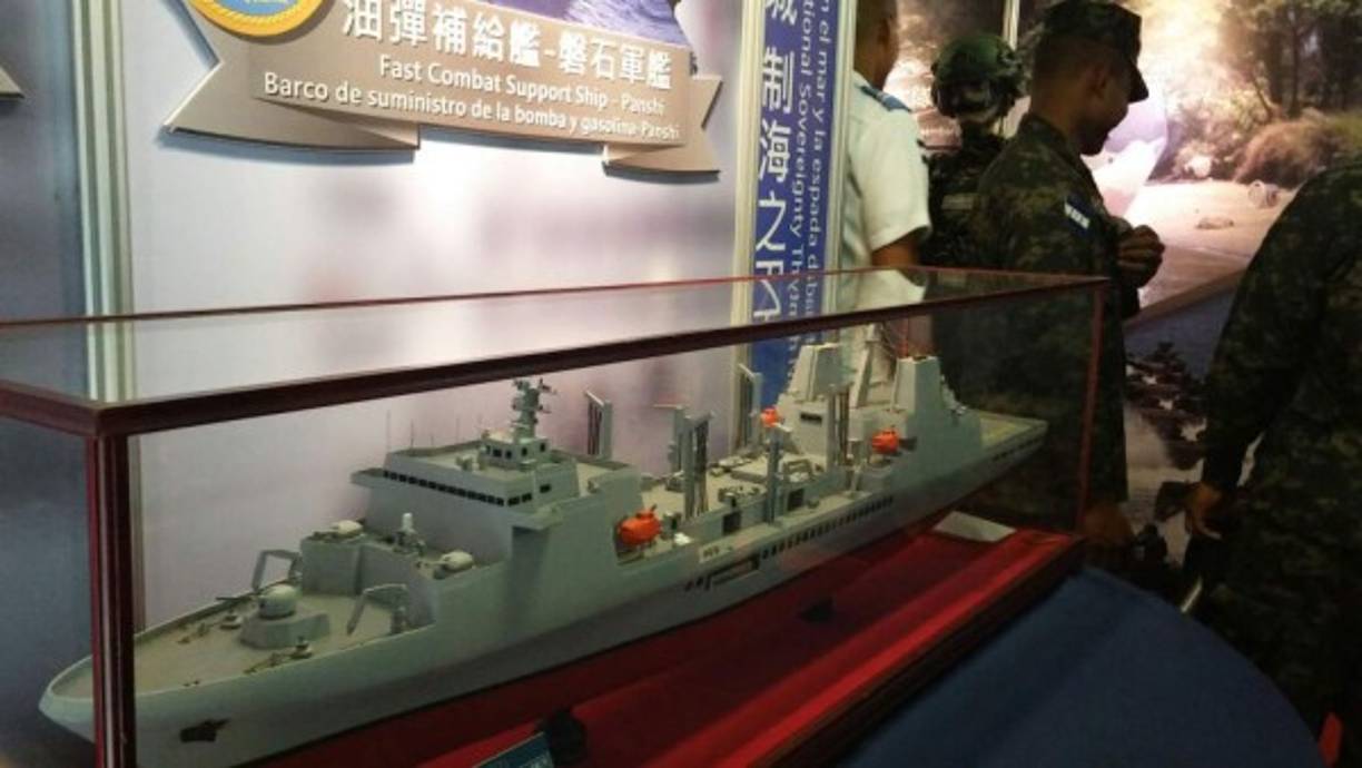 Maqueta del barco exhibida en el museo de su interior.