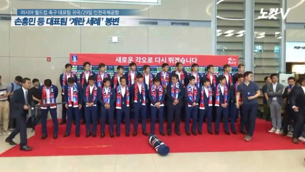 Aficionados coreanos se mostraron enfadados con su selección y recibieron a los jugadores a huevazos. Foto captura