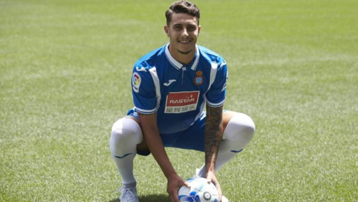 Según informa el diario AS, Julen Lopetegui habría dado el visto bueno a la llegada del ex canterano madridista Mario Hermoso, ya que cumple con todas las características que busca el técnico para reforzar su defensa: es zurdo y polivalente, ya que de esta forma podría actuar como lateral izquierdo suplente de Marcelo, sin tener que exponer a Sergio Reguilón, recién ascendido al primer equipo, en caso de baja del brasileño.