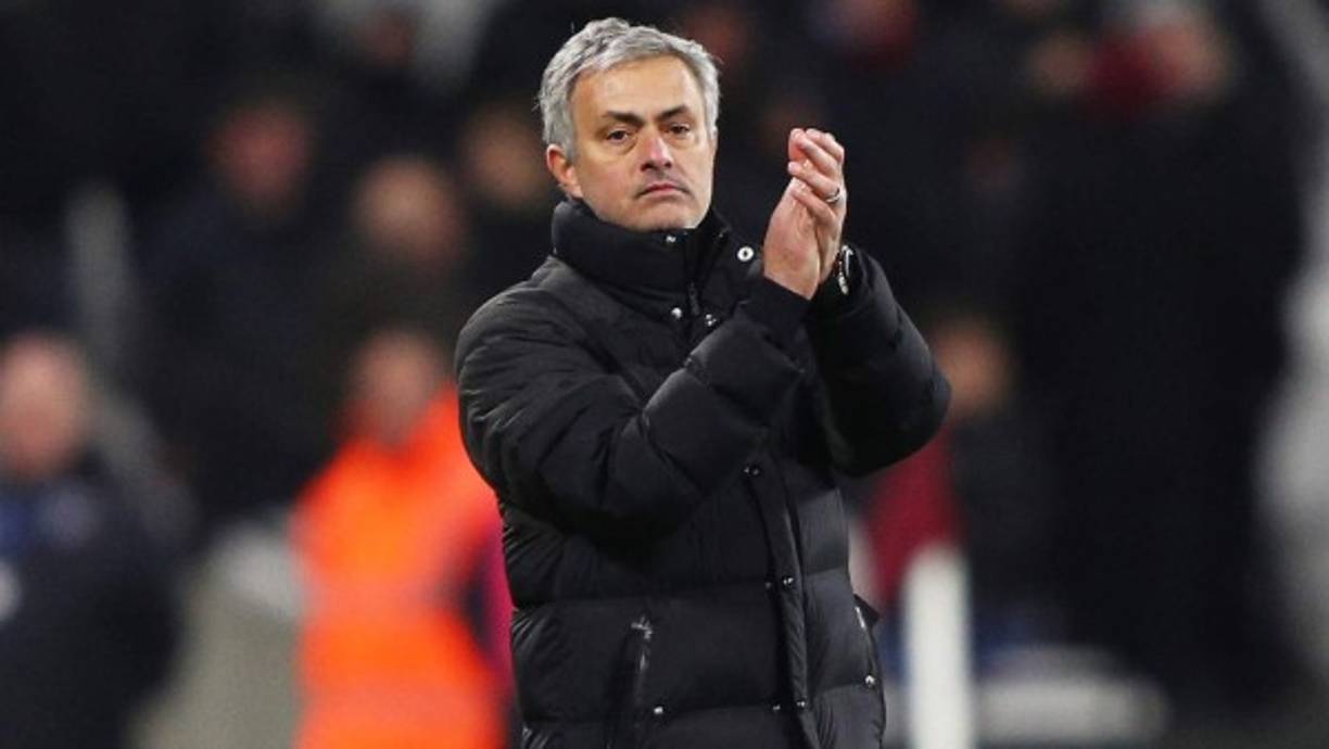 En Inglaterra informan que José Mourinho estaría en contacto con el hombre más rico de China, Hui Ka Yan, valorando su futuro. El entrenador portugués suena para suplir a Fabio Cannavaro en el Guangzhou Evergane y también se dice que podría hacerse cargo de la selección nacional china para buscar la clasificación al Mundial de 2022.