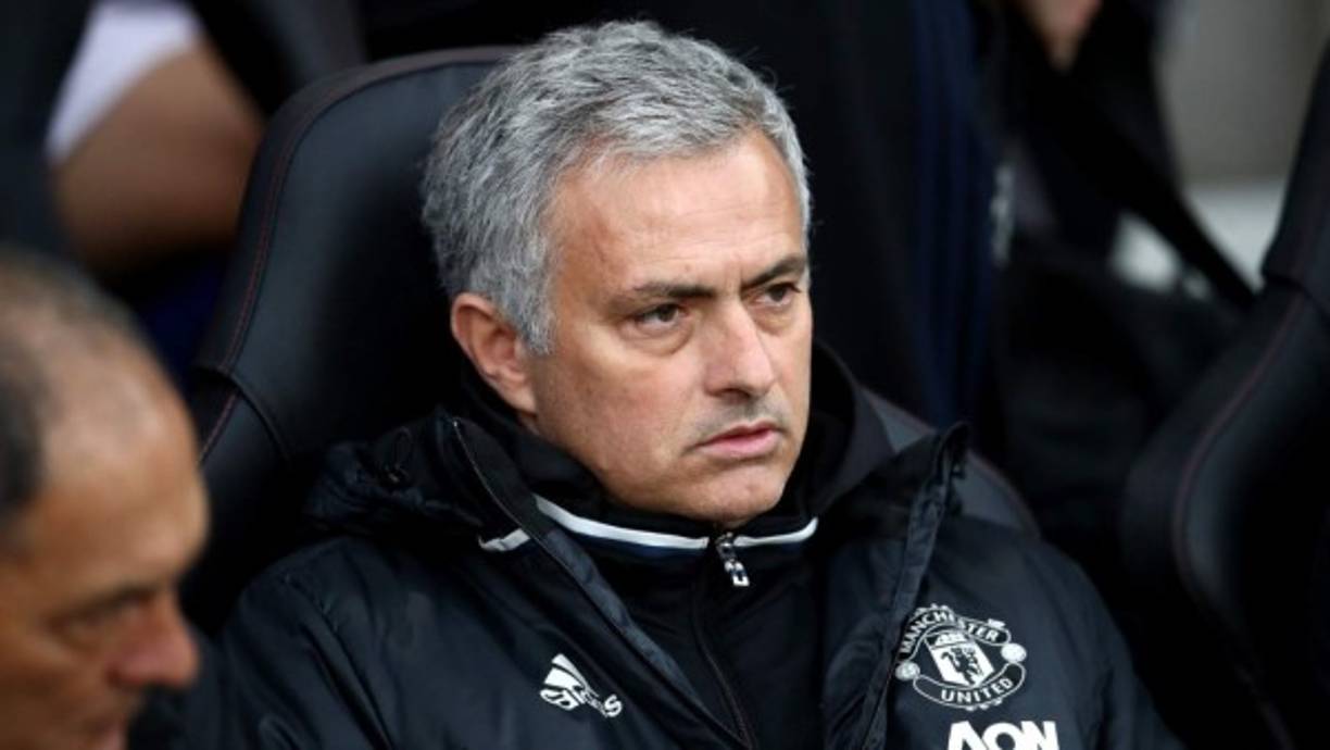 El entrenador del Manchester United, José Mourinho, explicó que su intención era que se produjeran 4 fichajes pero que parece que de momento el cuarto no llegará. A su vez aseguró que él no presionaría al club para que llegara un nuevo jugador y que en enero hay otro mercado. Por último, afirmó que está contento con el equipo actual y que salvo alguna novedad de última hora todo seguirá igual.