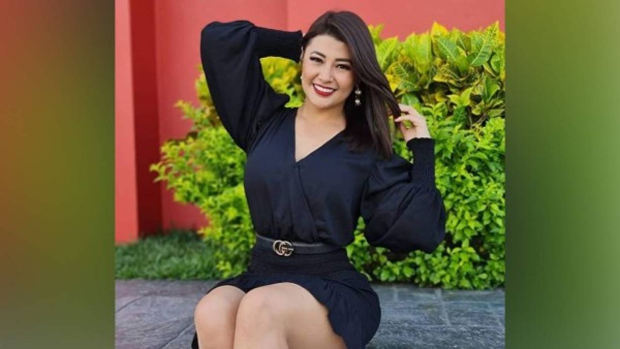 La presentadora Milagros Flores se vistió de un sensual santa para celebrar la Navidad 2020 y decidió compartir varias fotografías en su cuenta de Instagram, pero a pesar que lucía muy guapa algunos criticaron un detalle en su atuendo.