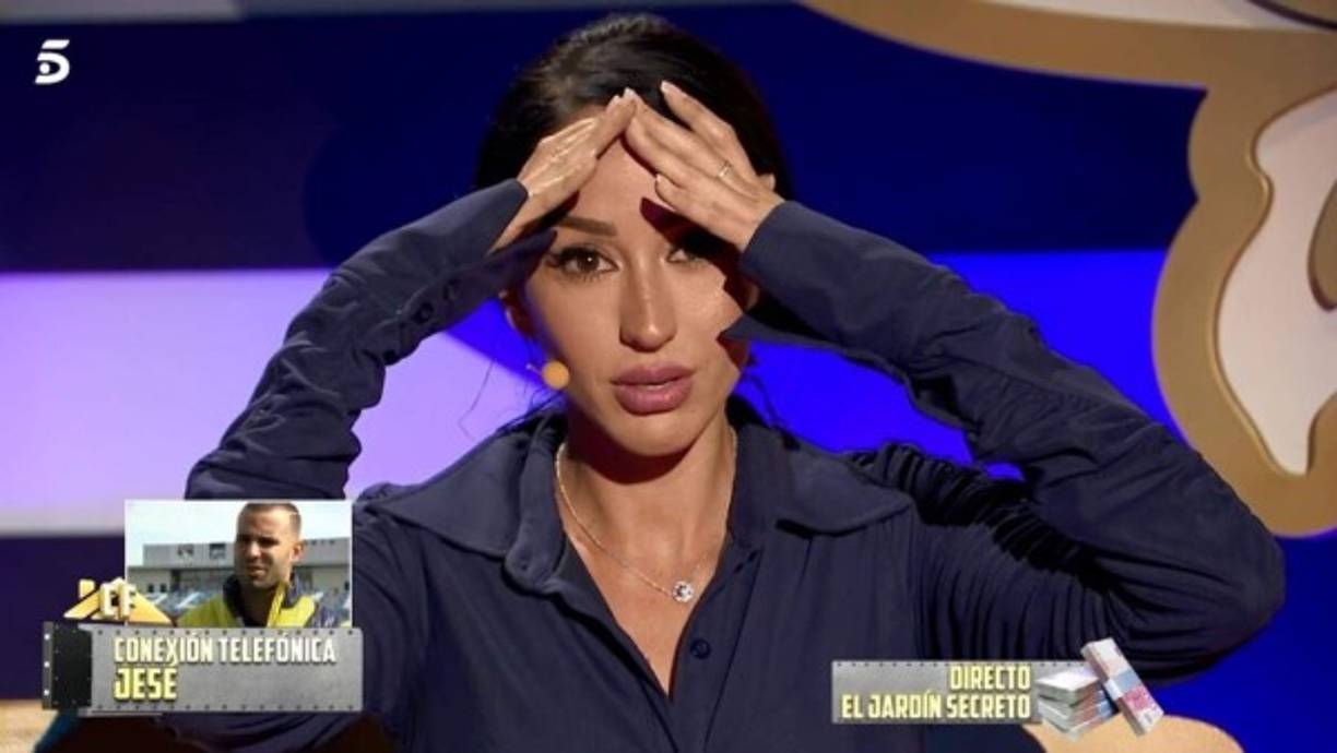 Jesé Rodríguez se declaró de nuevo a Aurah, le animó a que estuviera feliz y ganara el concurso, y además dejó claro que están juntos pese a que ella se haga la dura. En definitiva, el jugador canario es protagonista en todos sitios menos donde debe serlo, sobre un terreno de juego.