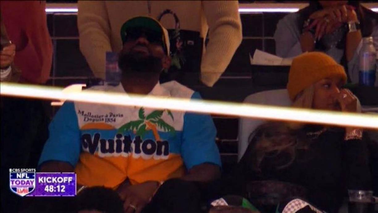 Invitado de lujo. LeBron James no se quiso perder el Super Bowl 2024.
