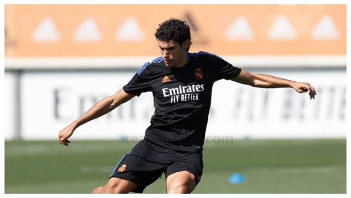 El defensa español Jesús Vallejo se quedará finalmente esta temporada en el Real Madrid y será tenido en cuenta por el entrenador Carlo Ancelotti. El central fue registrado con el dorsal 5, el que dejó Raphael Varane, quien fue transferido al Manchester United.