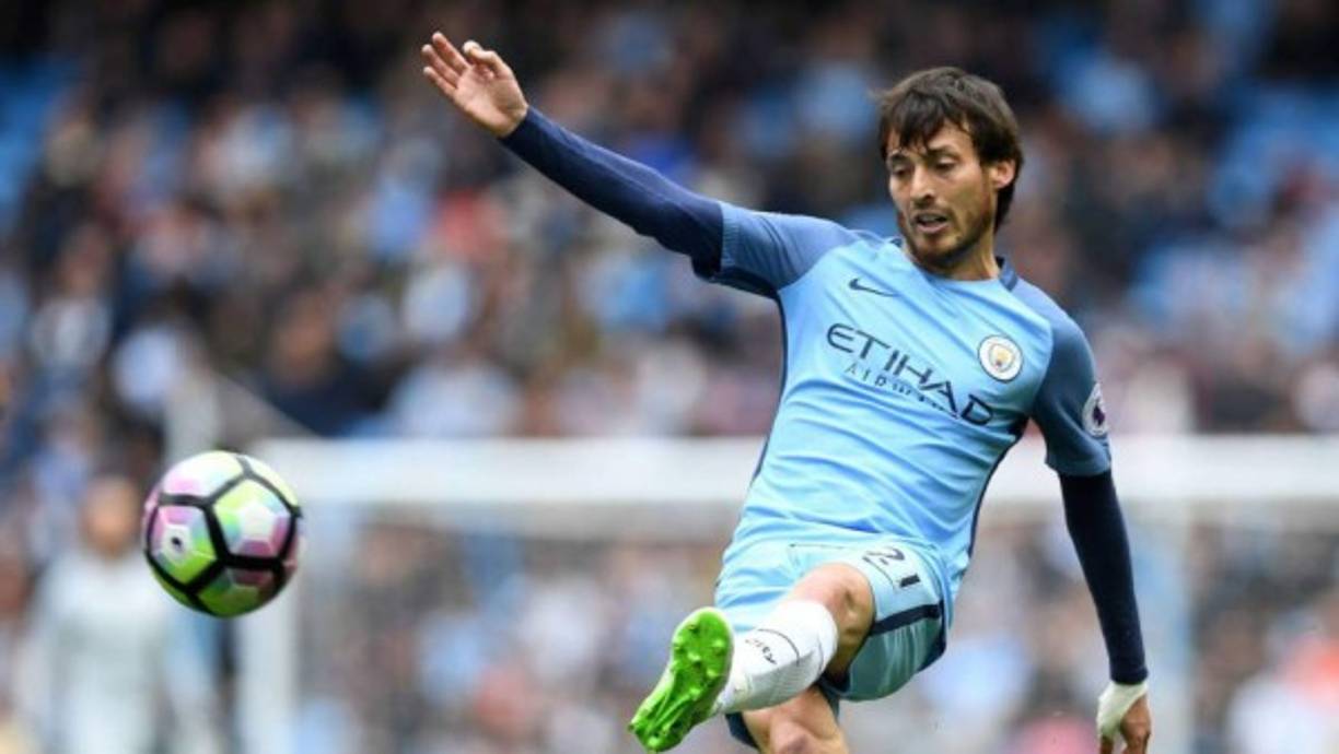 David Silva: Fue observado en varias ocasiones por el Arsenal y terminó siendo descartado porque no podía cumplir las exigencias físicas de la Premier League.