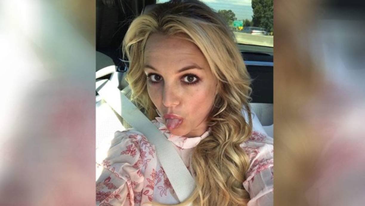 A través de su cuenta en Instagram, la cantante de música pop compartió su cambio de imagen, que causó diversas opiniones entre sus seguidores.