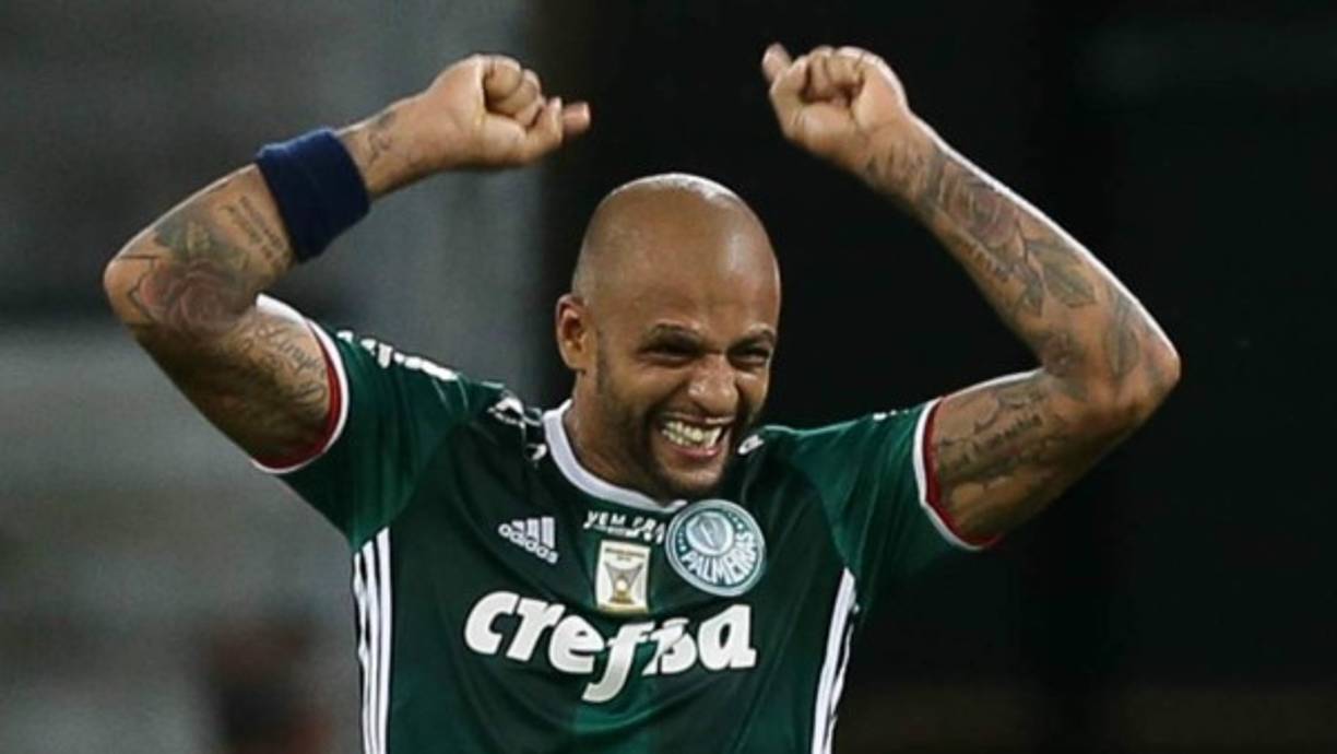 El Palmeiras anunció la salida del centrocampista internacional Felipe Melo, uno de sus principales fichajes para este año y que fue apartado del equipo por el técnico, Cuca, la semana pasada. 'Seguirá otro camino', aseguró el director deportivo del club paulista, Alexandre Mattos, sobre Melo, por el que esperan ofertas para poder traspasarlo.