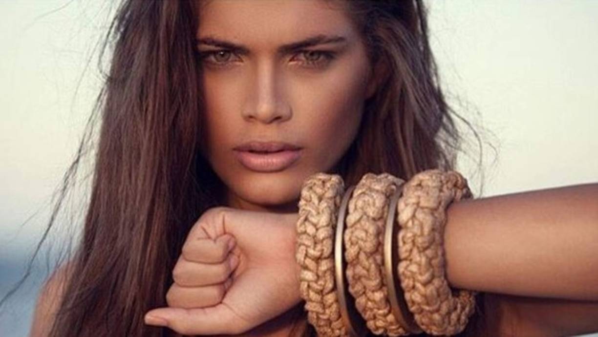 Hija de un pescador y una maestra, Sampaio afirma que contó con el apoyo de sus padres y sus hermanos durante su transformación.