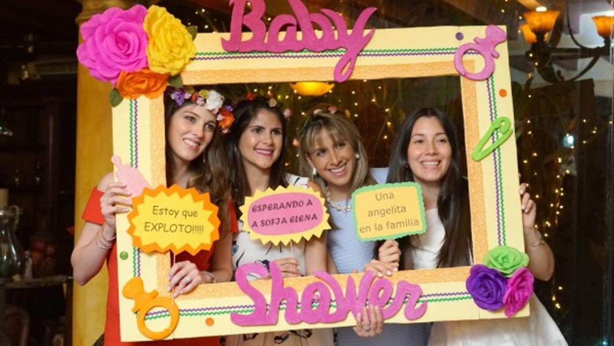 Las invitadas posaron en los atractivos detalles de la fiesta.