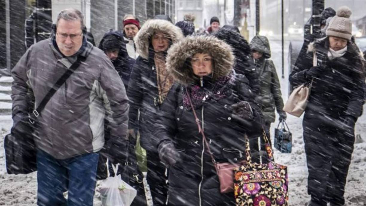 Las autoridades pidieron a la población de los estados más afectados, entre estos Michigan, Illinois, Wisconsin y Minnesota, que intente quedarse en su casa este miércoles para resguardarse de las temperaturas extremas.