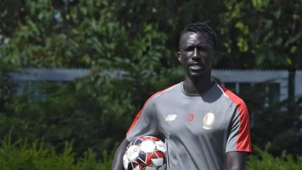 El exinternacional senegalés Mbaye Leye, de 38 años, sustituirá al francés Philippe Montanier como entrenador del Standard de Lieja, club al que regresa tras haber dejado de ser técnico adjunto el pasado mes de junio.