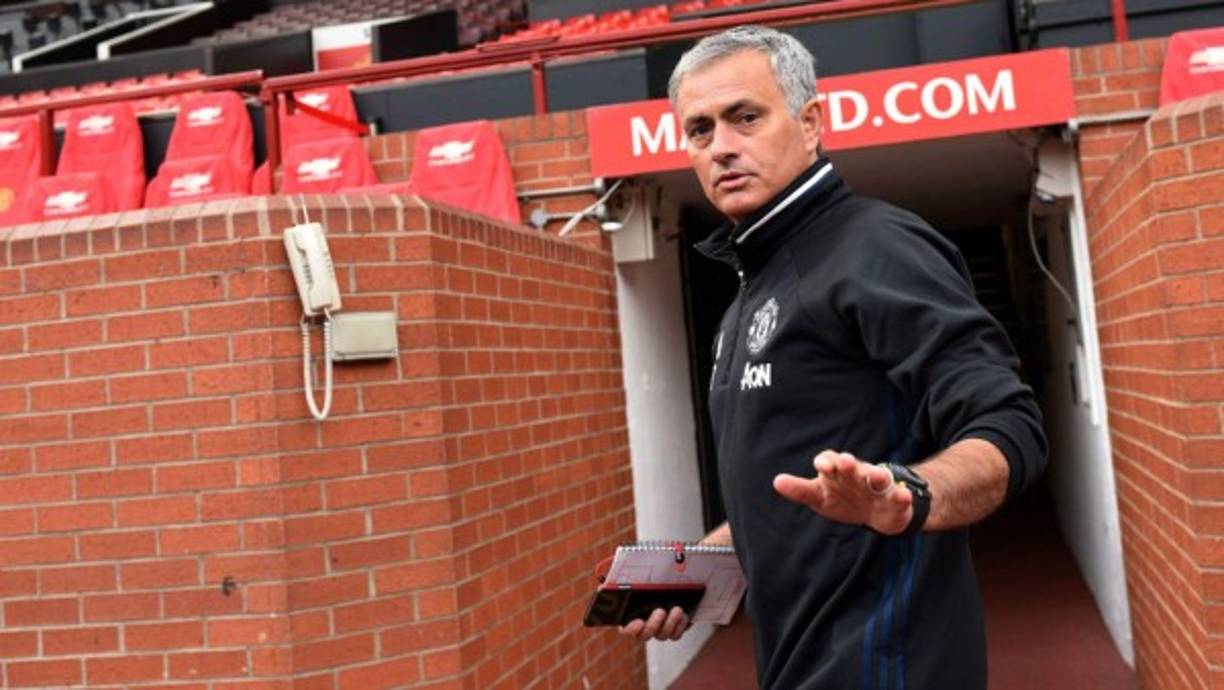 Según informa Express, los dirigentes del Manchester United están preparando un nuevo contrato para José Mourinho, el cual mejorará su salario, y ampliaría la vinculación del técnico portugués con el United hasta 2022, con la posibilidad de ampliar en una temporada el que sería su nuevo contrato. Todo apunta a que todas las partes llegarán a un acuerdo, haciéndose oficial en las próximas semanas.