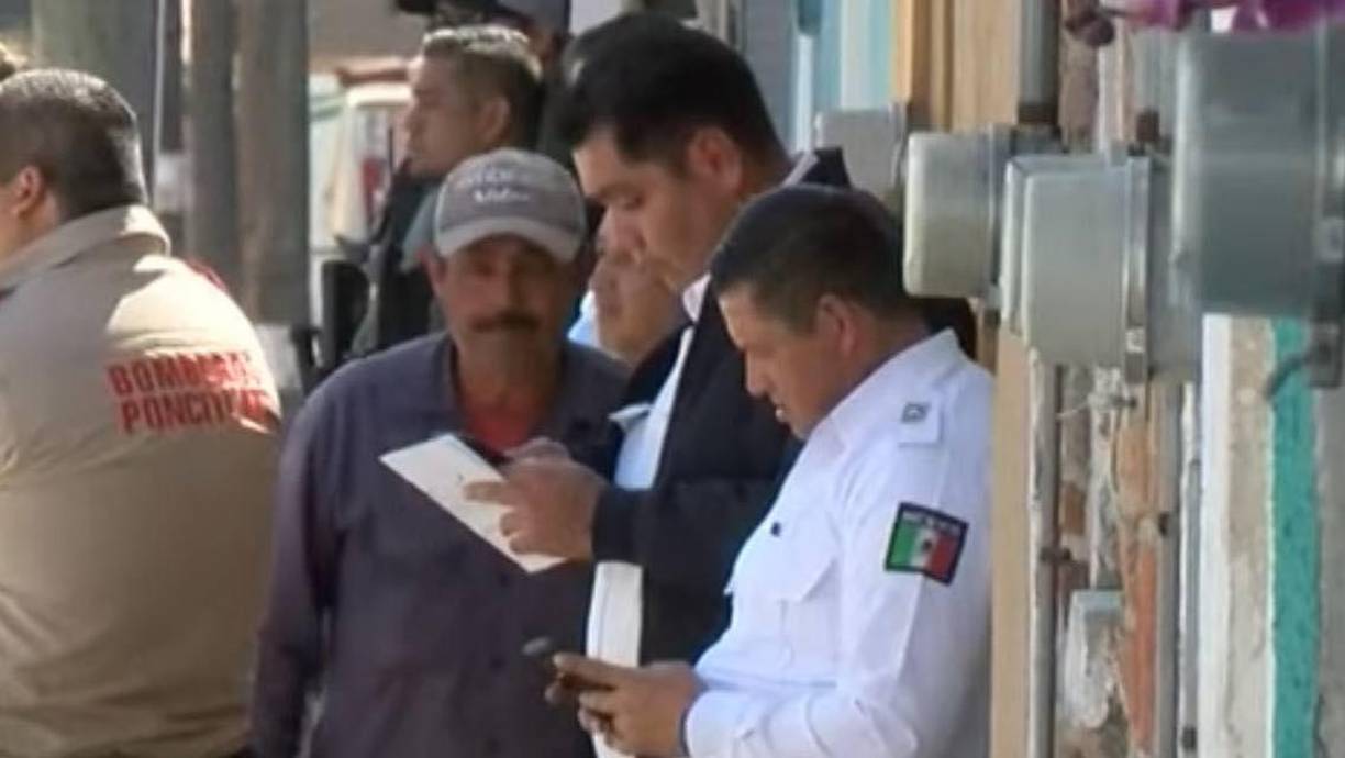 El fiscal del estado, Luis Joaquín Méndez, dijo que no había ningún policía investigador en la agencia debido a que se encuentran realizando su labor en campo, por lo que solo estaba personal administrativo, que fue amagado con un arma corta por el sujeto. 