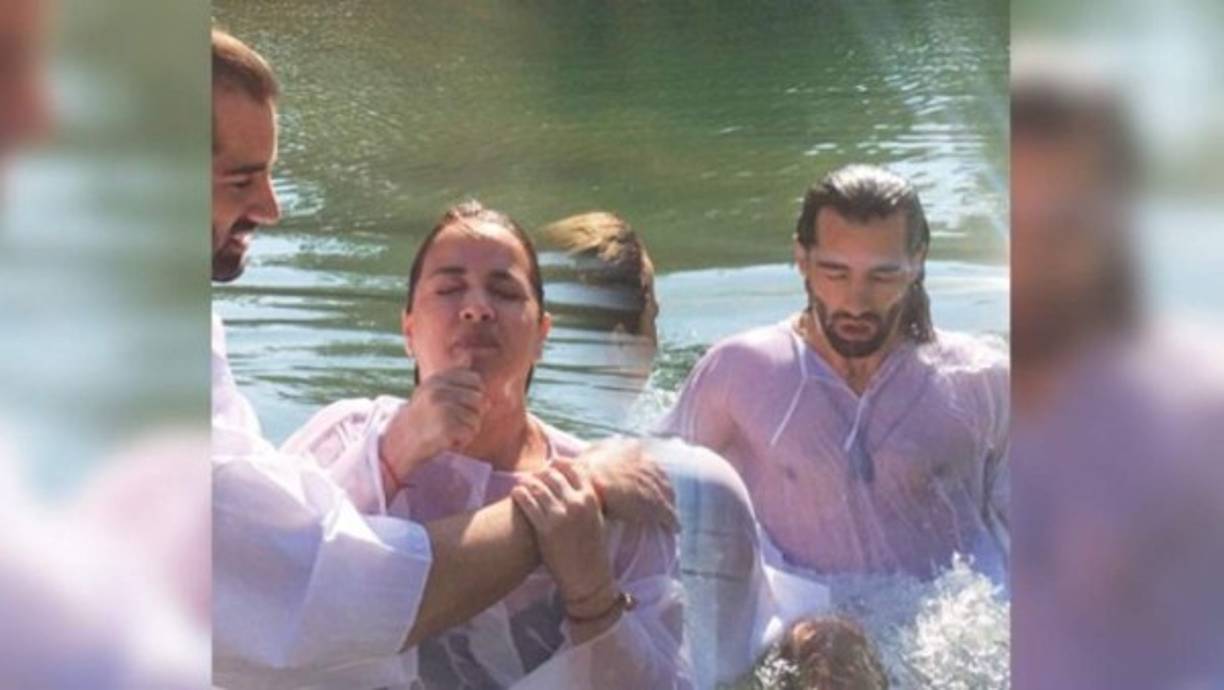 Uno de los momentos más especiales que vivieron Adamari López y Toni Costa fue su bautizo en el Río Jordan en un viaje que realizaron a Israel en 2016. “Hace 32 años mis papás me bautizaron en Valencia, España, y ayer tuve la dicha de que la mujer de mi vida me lo hiciera de nuevo y yo a ella, una experiencia tan única como inexplicable, te amo @adamarilopez”, afirmó Costa.